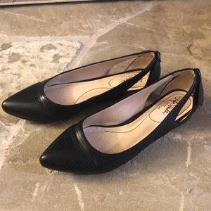 Life stride pointy toe flat